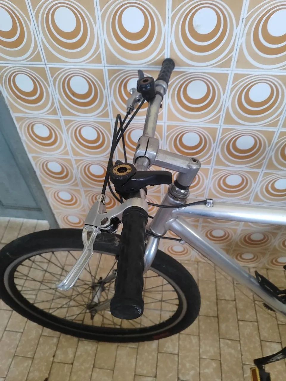 Bicicleta Aro 26 em Alumínio - Foto 2
