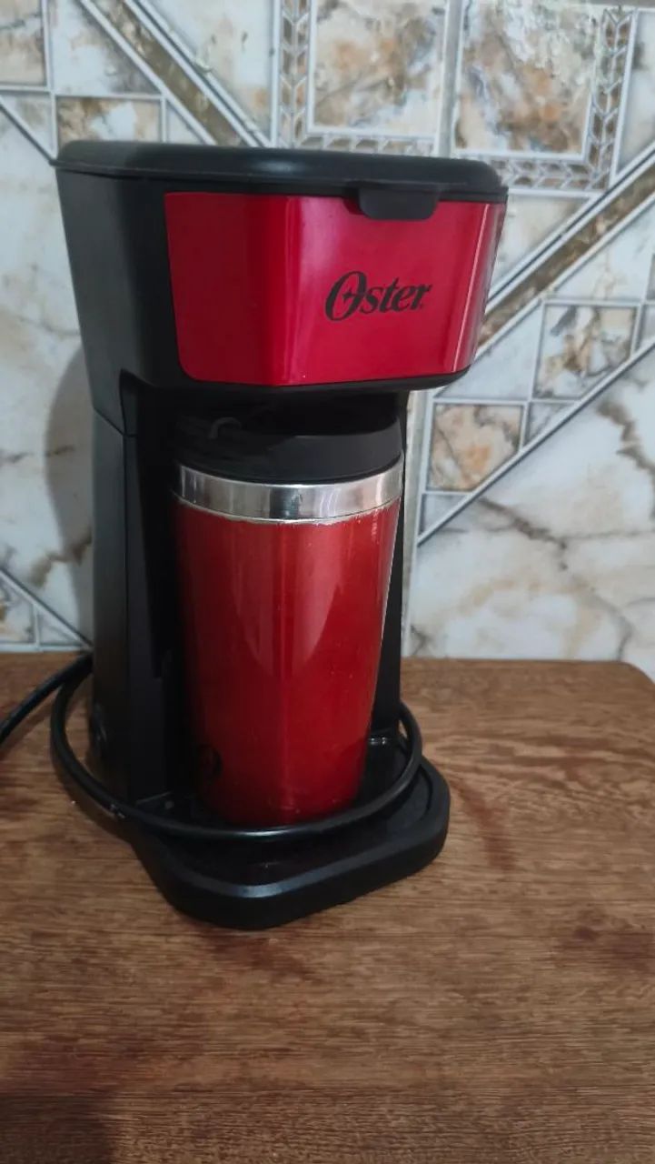 Cafeteira Oster de copo 