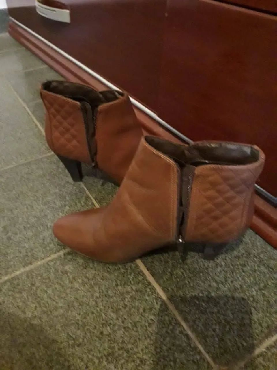 BOTA EM COURO