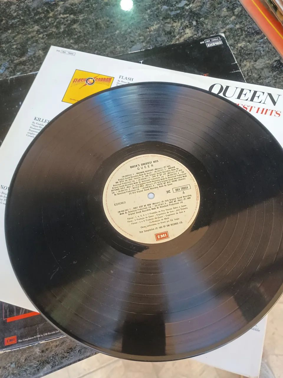 Queen greatest hits, disco original em ótimas condições  - Foto 4