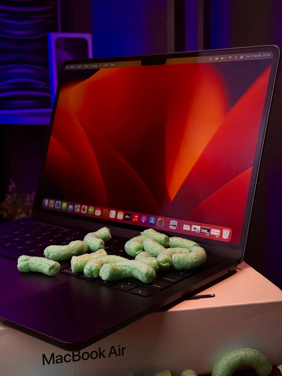 MacBook Air | chip m2 | 8/256gb | 13 pol. - apenas 3 ciclos de