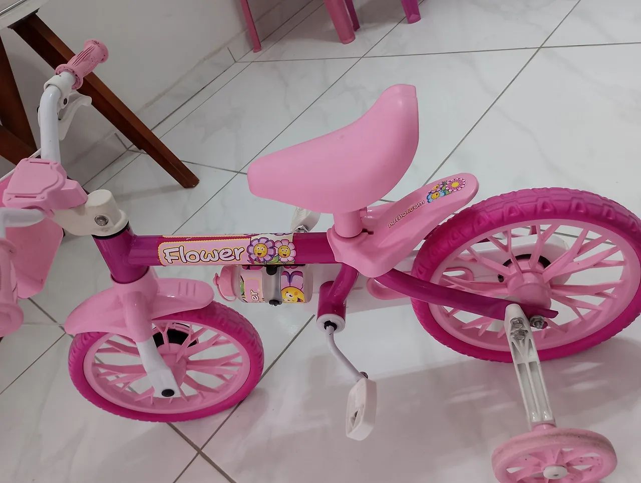 Bicicleta infantil feminina pouco usada - Foto 4