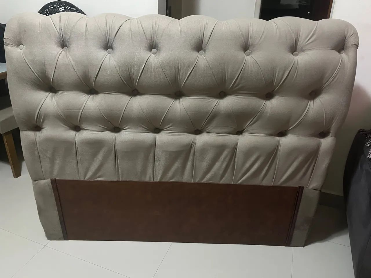 Cabeceira casal bege suede usada - Foto 2
