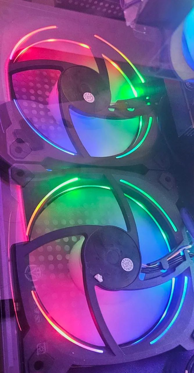 Fans RGB466471388353679364