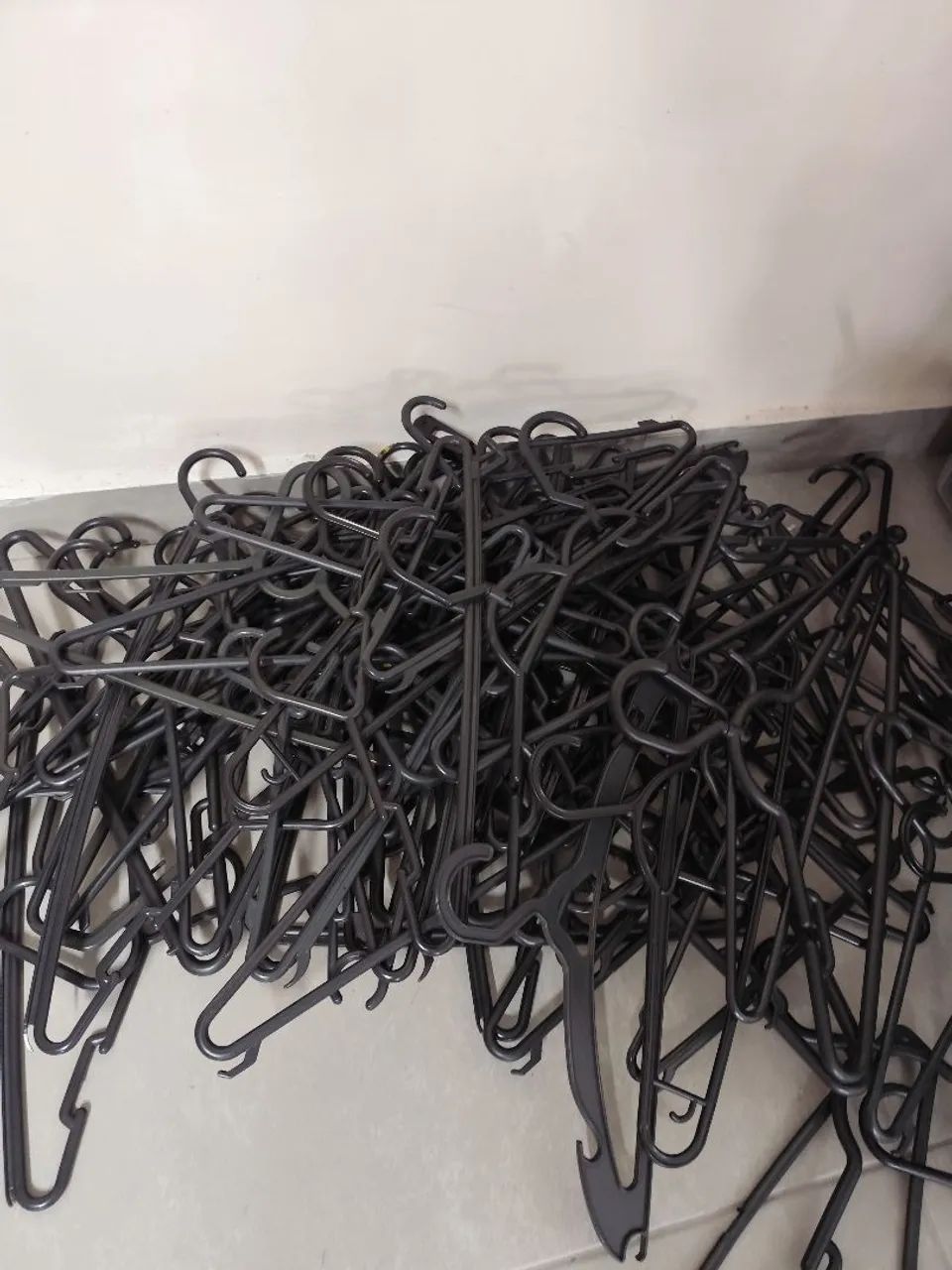 Lote de cabides para rouoas - Foto 2