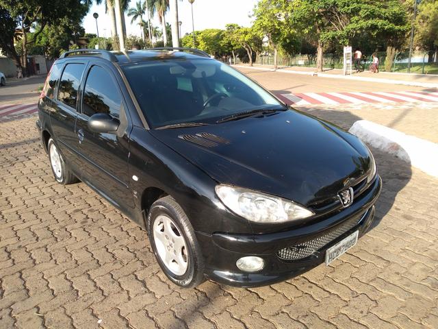 Vendo Peugeot 206 SW muito conservado. .
