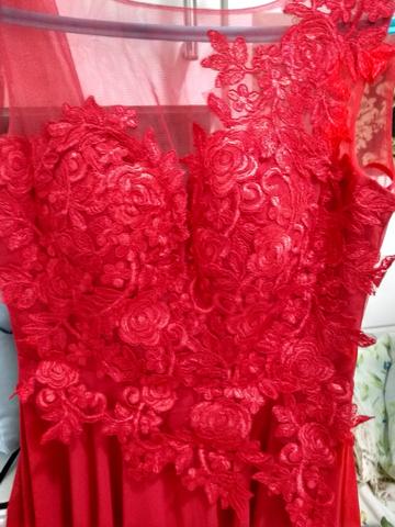 Baixou!!! Vestido de festa, na cor vermelha, bordado e bem rodado, lindo - Foto 2