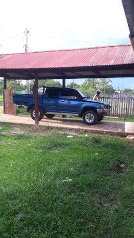 Hilux 4x4vendo ou troco em caminhonete cabine simples