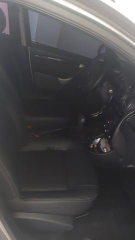 Vendo ou troco sandero por carro 2013 em diante - Foto 10