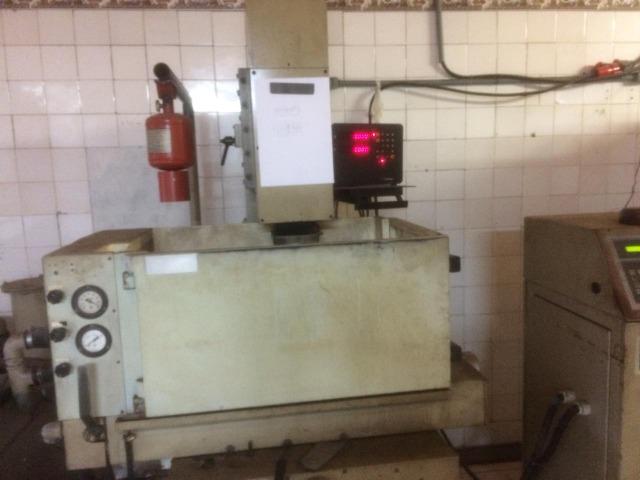 Eletroerosão Engemaq Edm 700 NC - 60 A ( baixei o preço para vender rápido ) - Foto 2