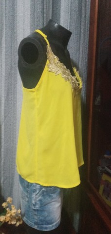 Blusa Regata Amarela com Bordado - Tam. G - Foto 3