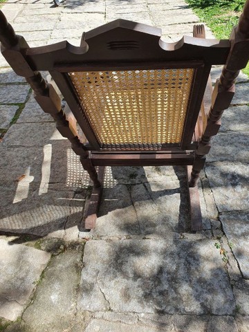Cadeira de balanço em madeira de lei.  - Foto 4