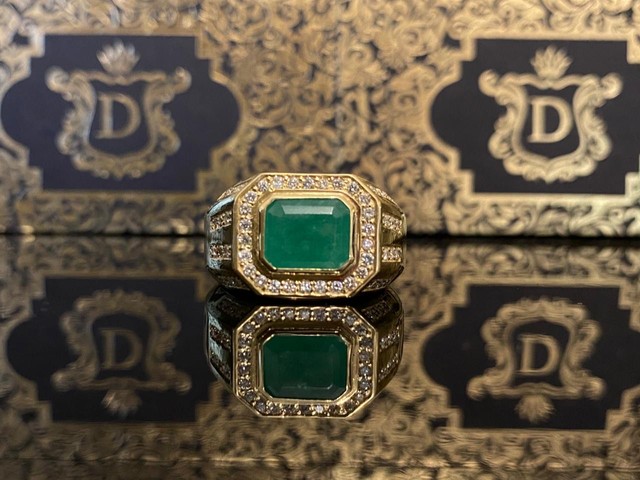 Anel Esmeralda e Diamantes em Ouro 18k  - Foto 3