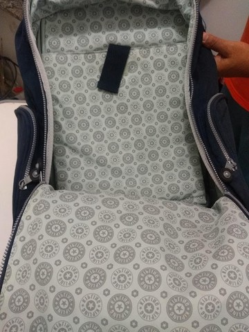  bolsa mala mochila de boa marca kipling azul escuro com rodinhas - Foto 5