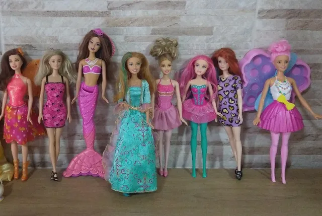 Kit Lote Com 3 Conjuntos De Roupas Para Bonecas Barbie