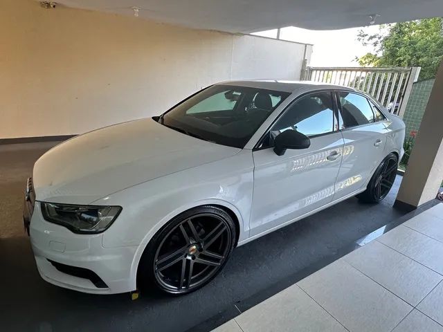 Audi A3 sedan com Baixa quilometragem.