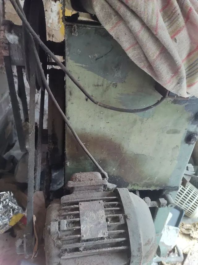 Duas maquinas bobinadeiras uma grande e uma pequena com motor otimo - Foto 2