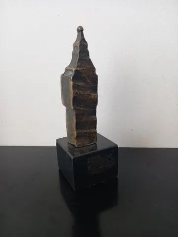 Escultura De Bronze Com 17,5 Cm
