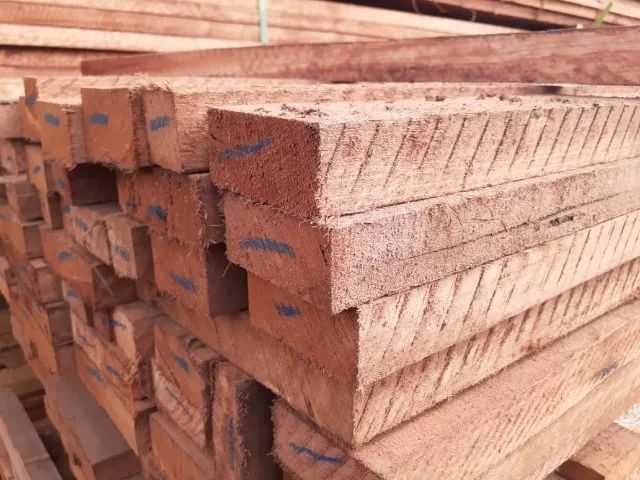 Madeira para cobertura Tauari vermelho 