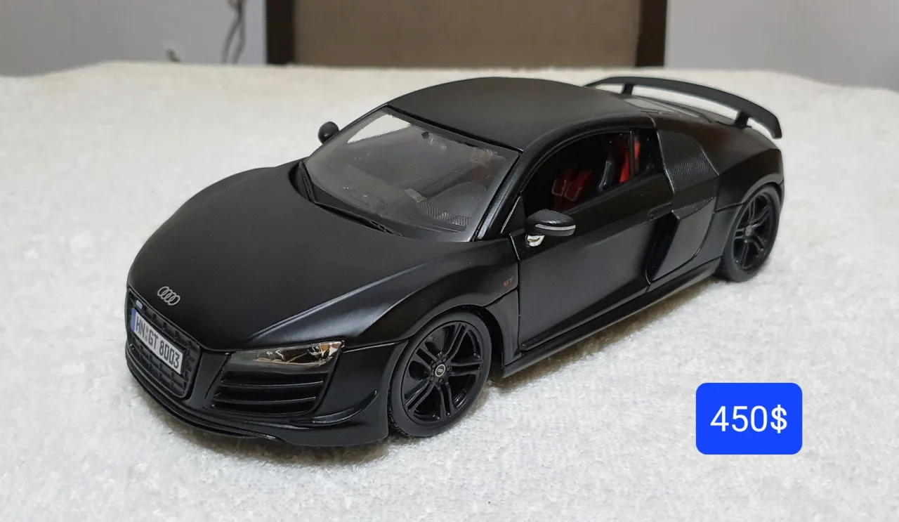 Carro miniatura Audi R8 GT escala 1/18 em metal
