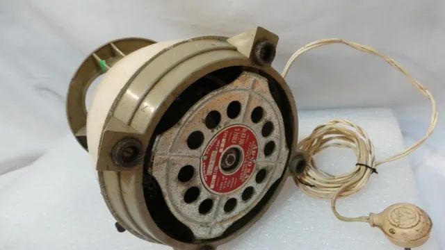 Liquidificador antigo marca arno somente a base dos anos 60 sem funcionar!! - Foto 5