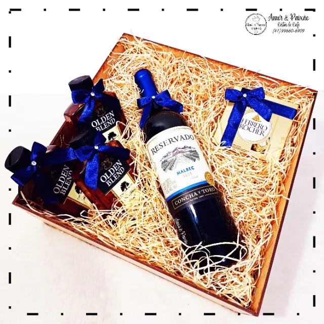 Caixa com Vinho e Wisky
