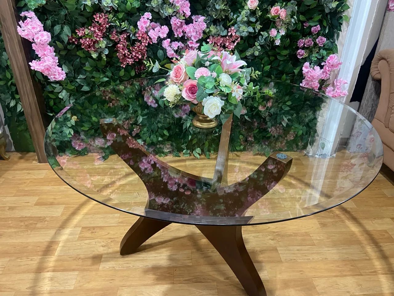 Mesa de jantar 1,40  de vidro com base de madeira - Foto 2