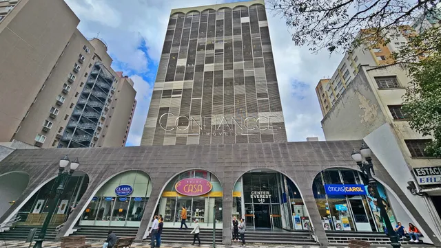 Sala comercial à venda no Centro de Curitiba/PR - Confiancce Imóveis