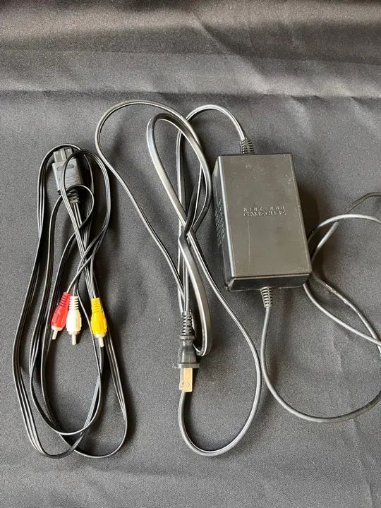 Nintendo GameCube Preto na Caixa + 2 Joysticks + 2 Jogos + Brinde