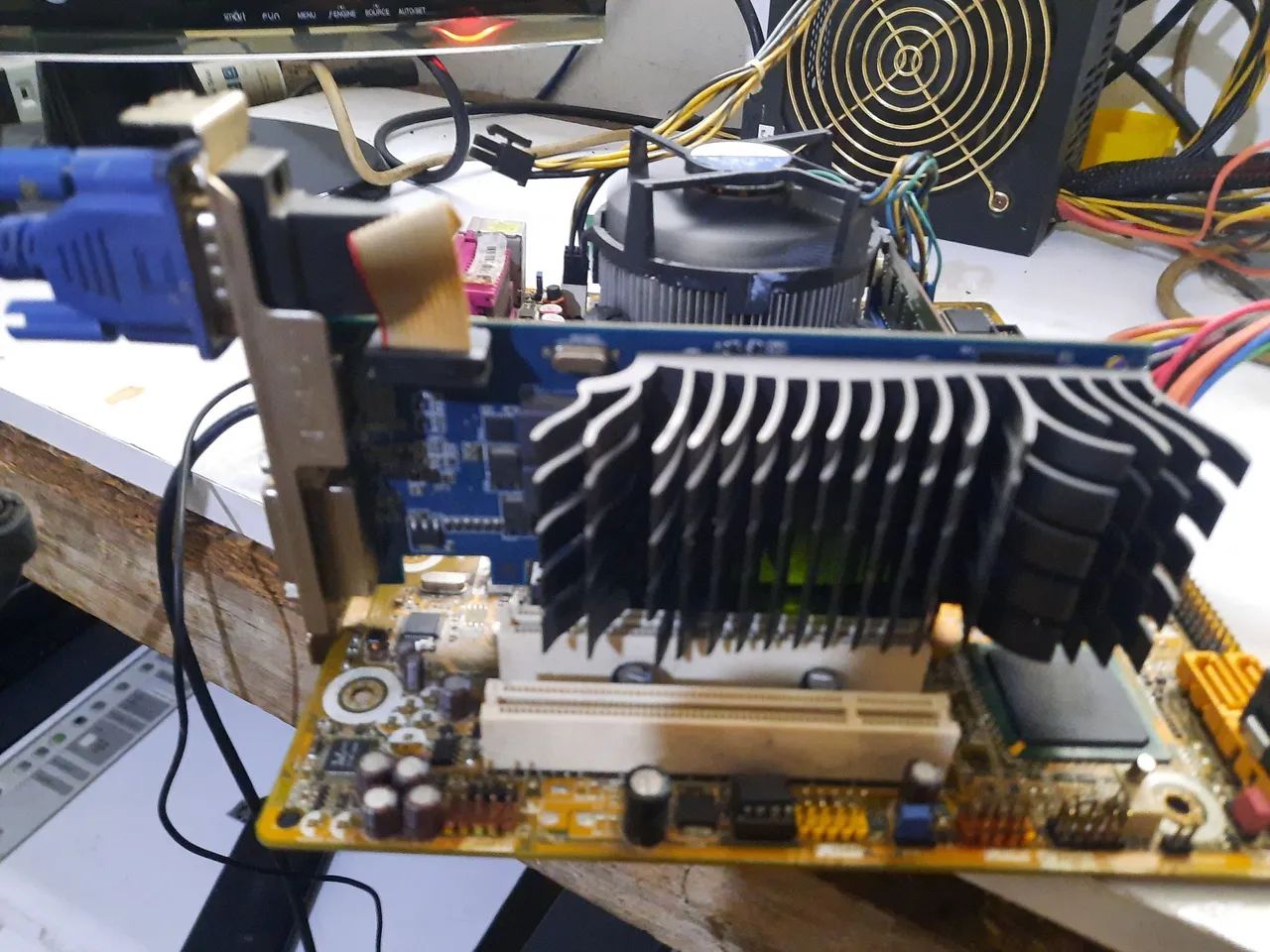 Placa de video Pci Asus Gforce En210 - Foto 3