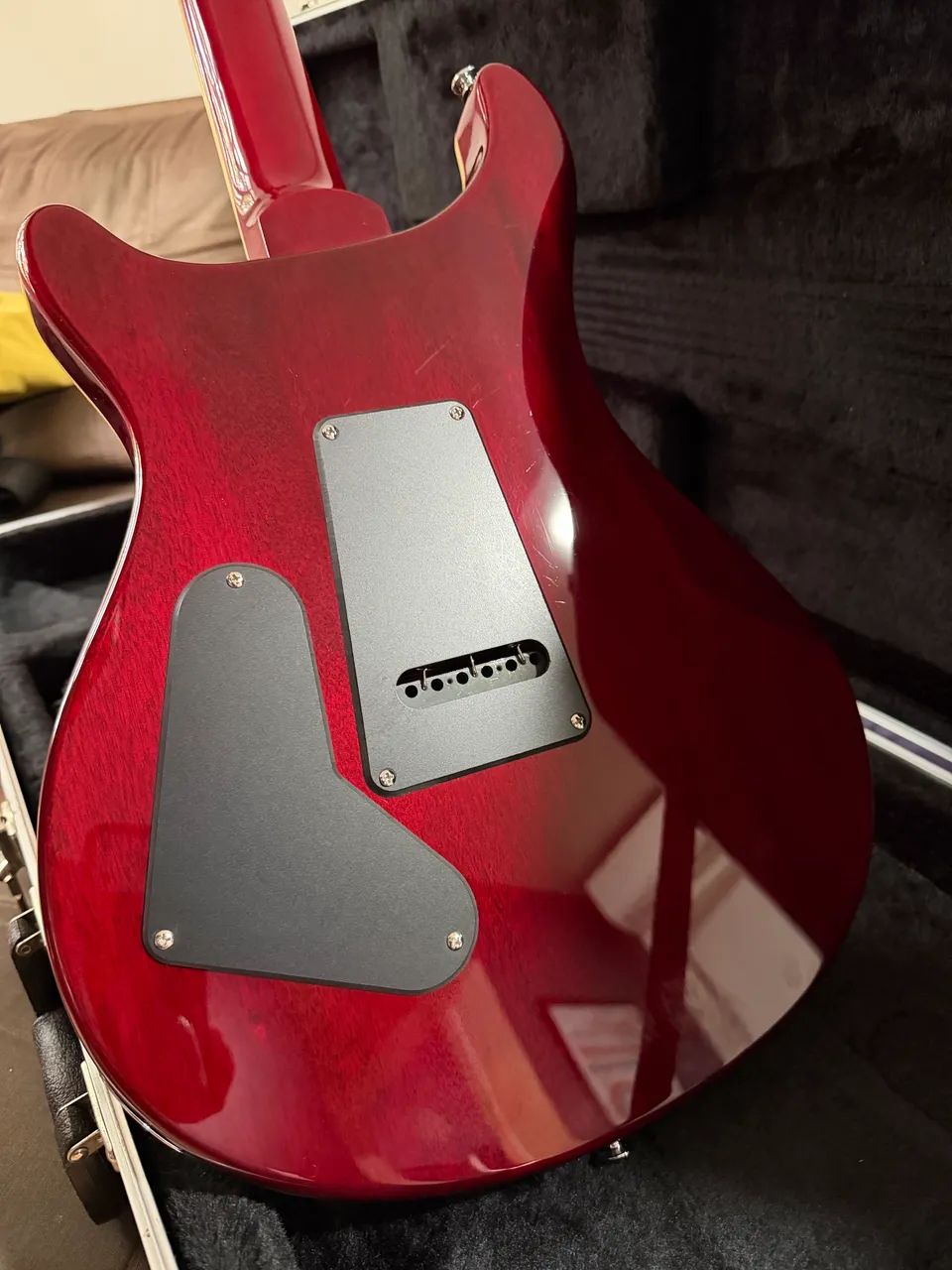 Guitarra PRS SE Standard vermelha com hardcase - Foto 2