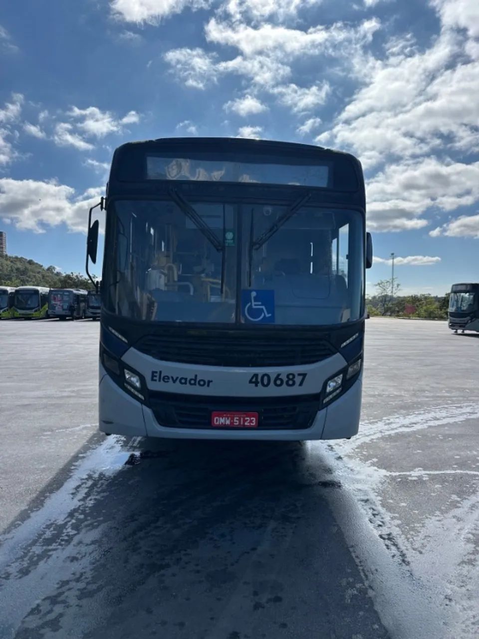 ONIBUS URBANO MERCEDES BENZ OF 1724 CARROCERIA CAIO 2017 COM AR  - Foto 2
