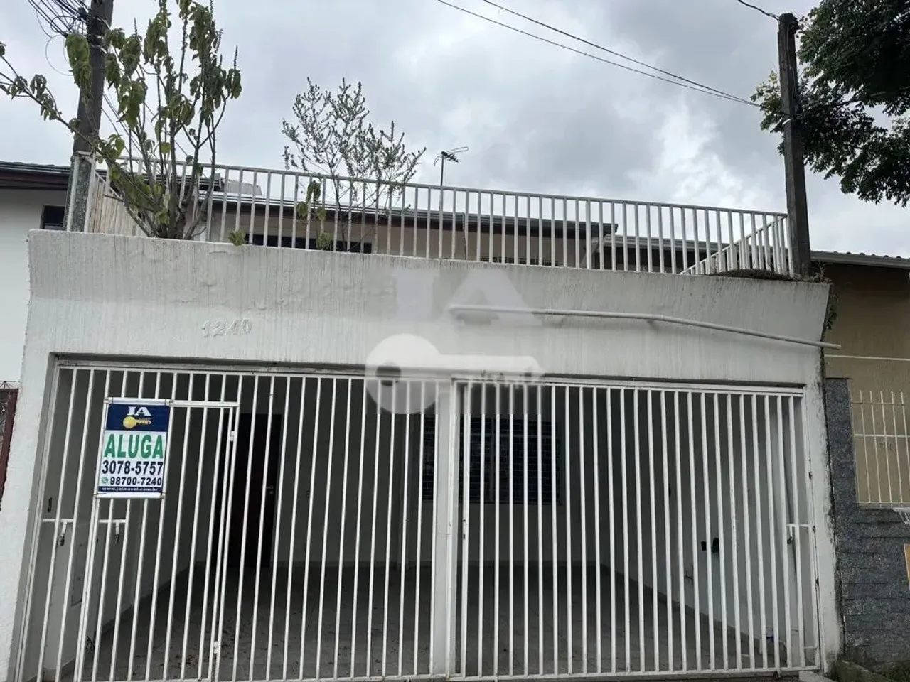 Sobrado com 2 quartos para alugar por R$ 2400.00, 78.00 m2 - CAPAO RASO - CURITIBA/PR