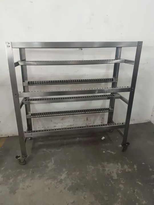 Escorredor de bandejas capacidade para 140 bandejas  todo no aço inox - Foto 6