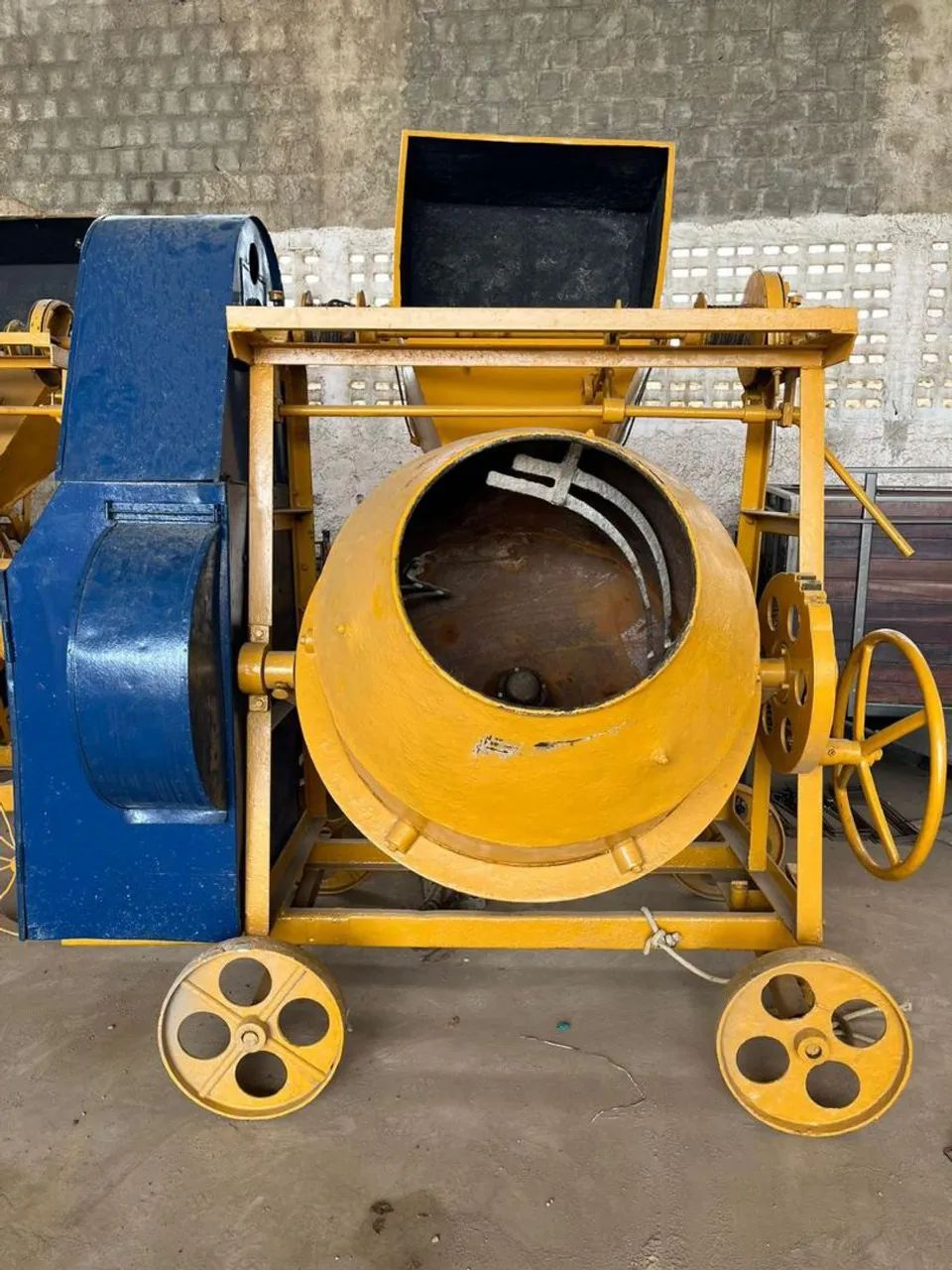 Vende se betoneira alto recarregável Menegotti  - Foto 4