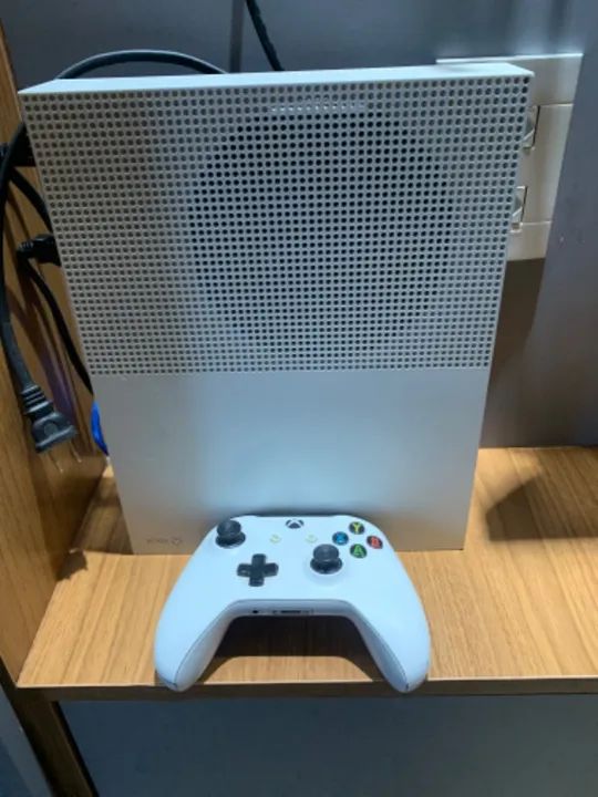 Xbox One S mais 1 controle 