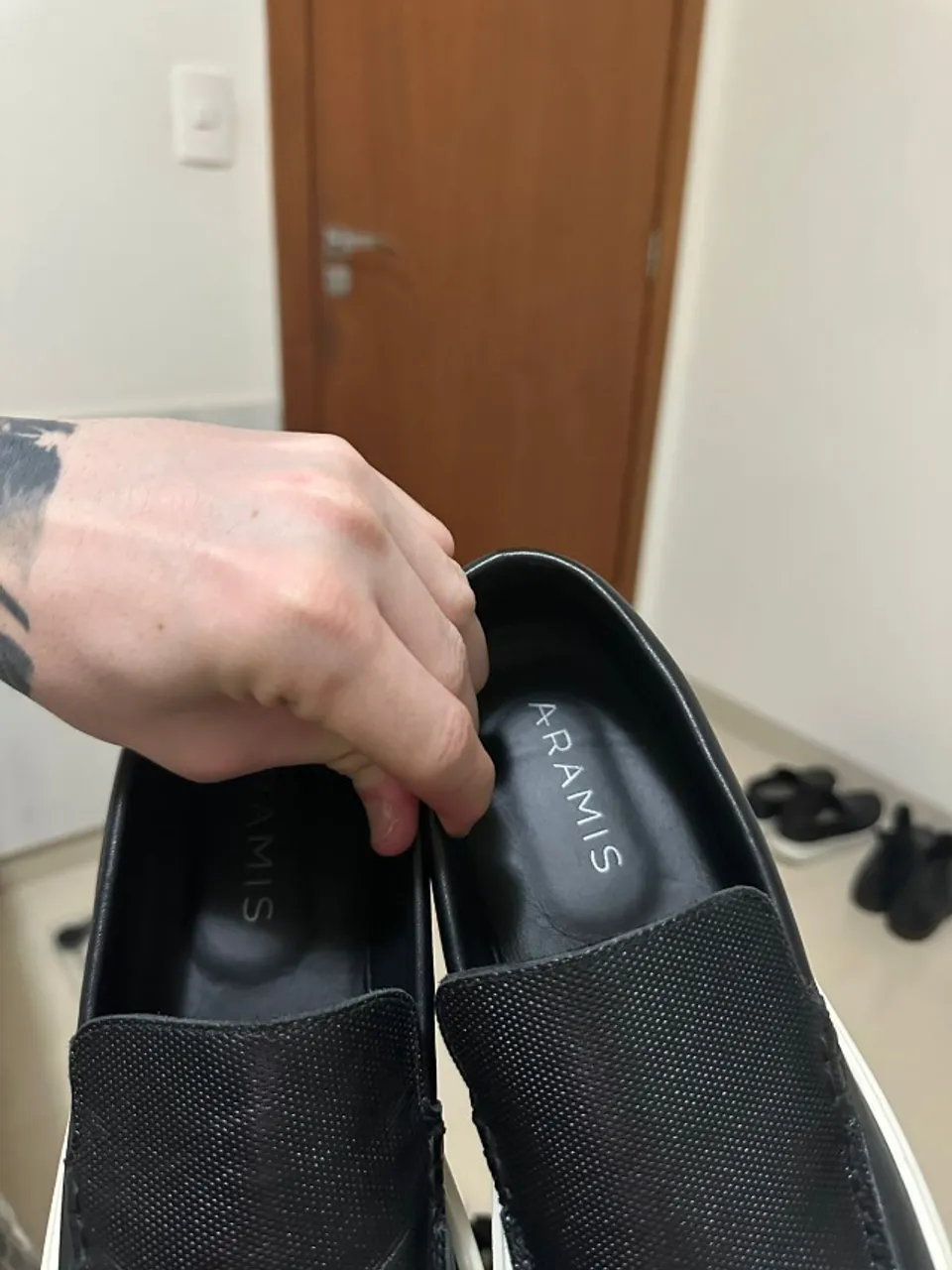 Sapato casual todo em couro, Marca Aramis, Tamanho 42