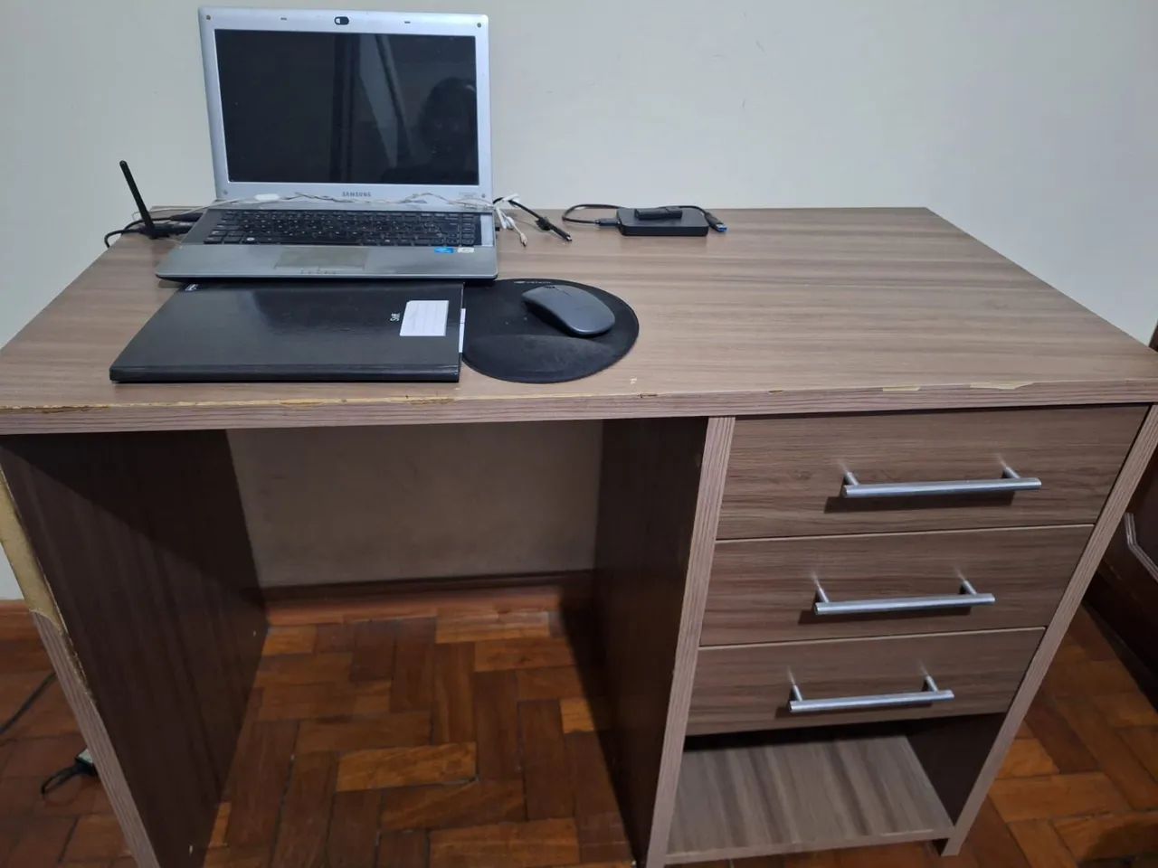 Escrivaninha em MDF com gavetas