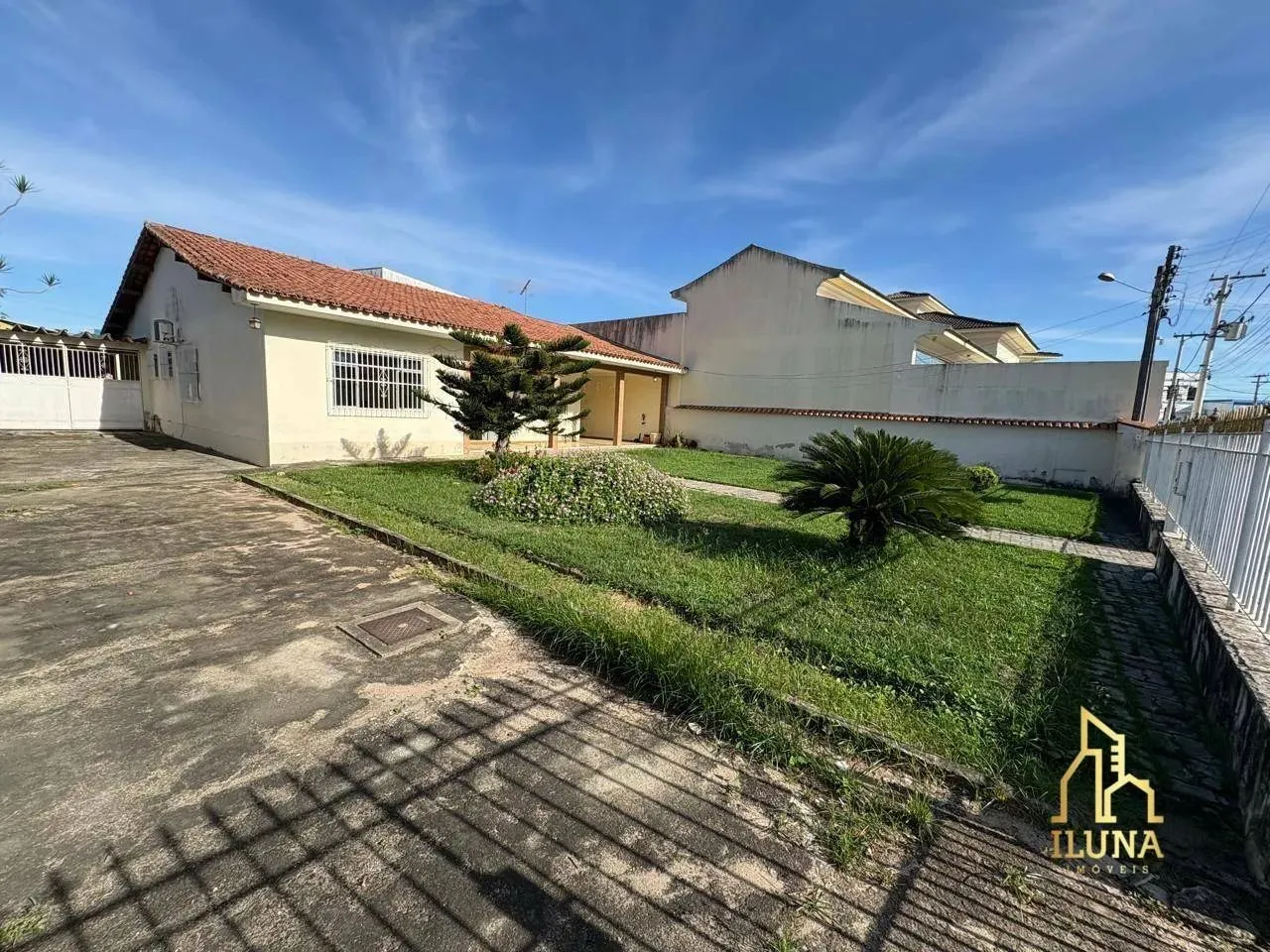 CASA AO LADO DA PRAÇA JOÃO HÉLIO