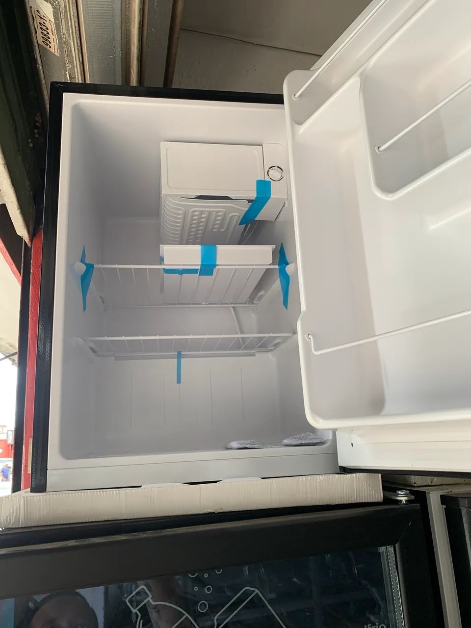 FRIGOBAR PHILCO PFG85P - Foto 2