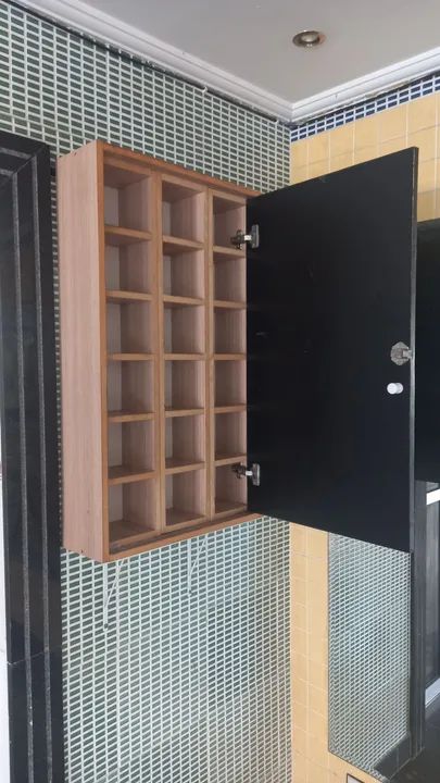 COLMEIA Armário de parede para comércio