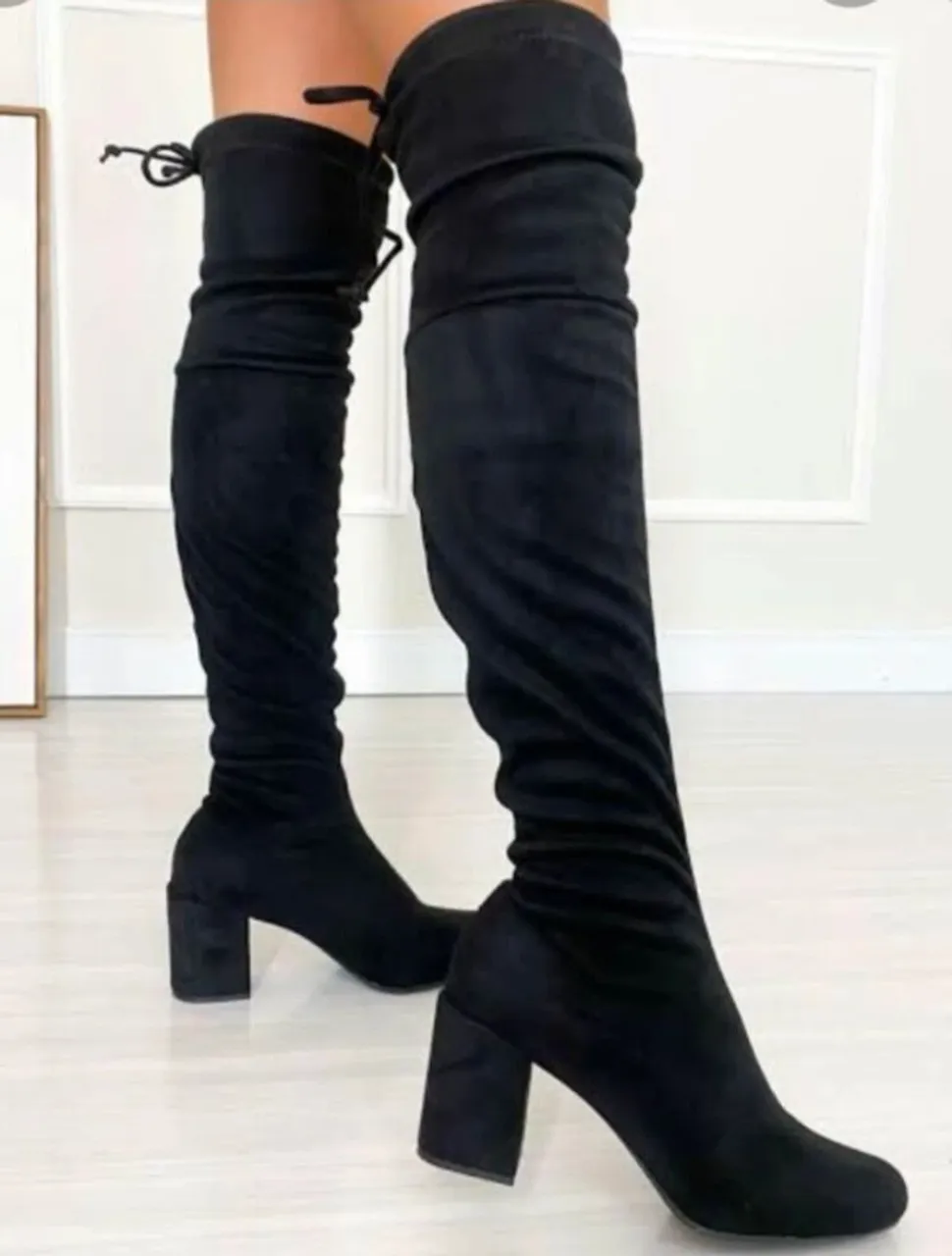 Bota Over Knee Preta - Elegância e Conforto