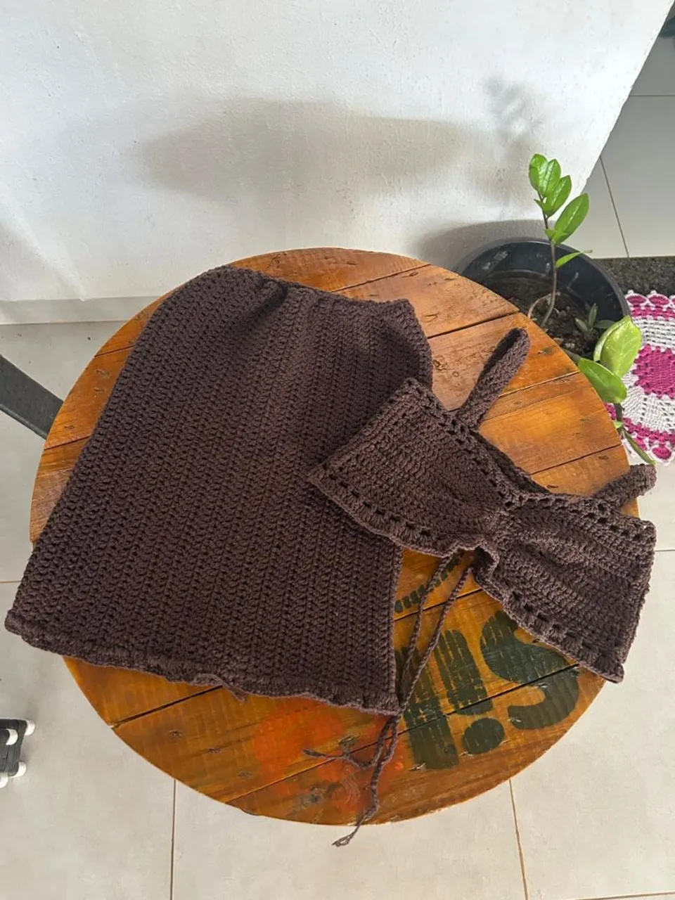 Conjunto Crochê Saia e Top Marrom