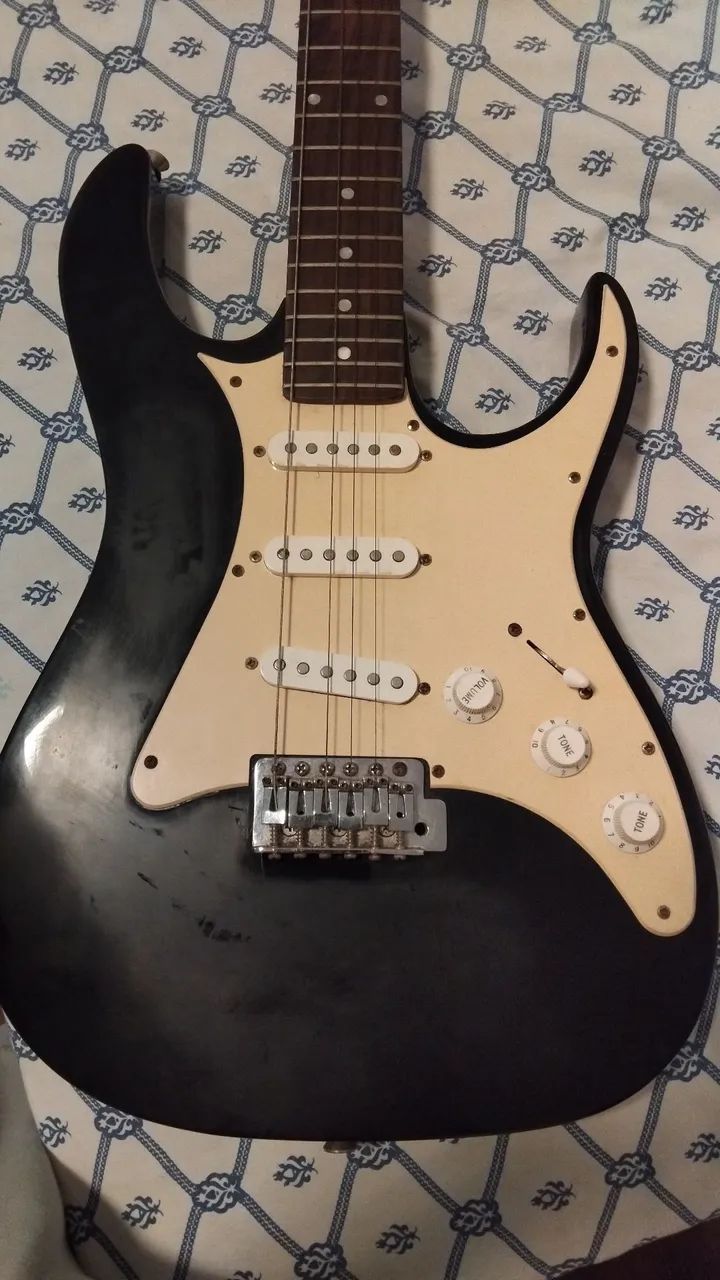 Guitarra Golden GSTS-1000