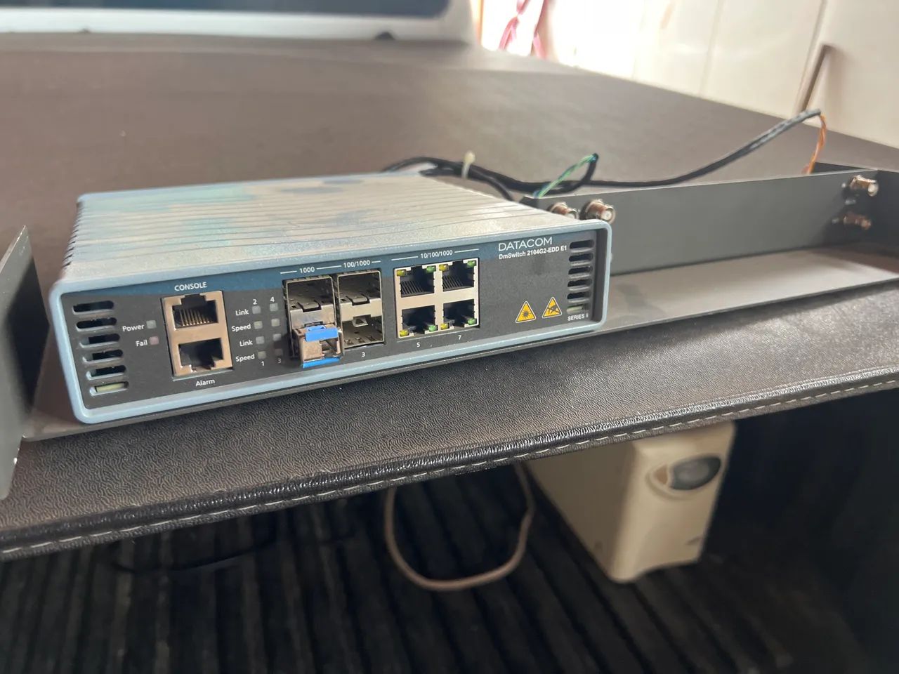 DmSwitch 2104G2-EDD E1