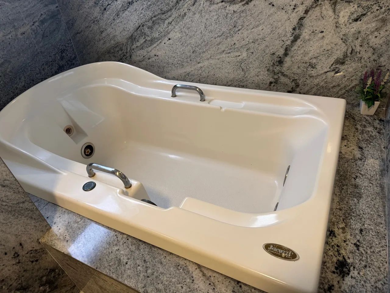 Banheira de Hidromassagem Jacuzzi - Foto 4