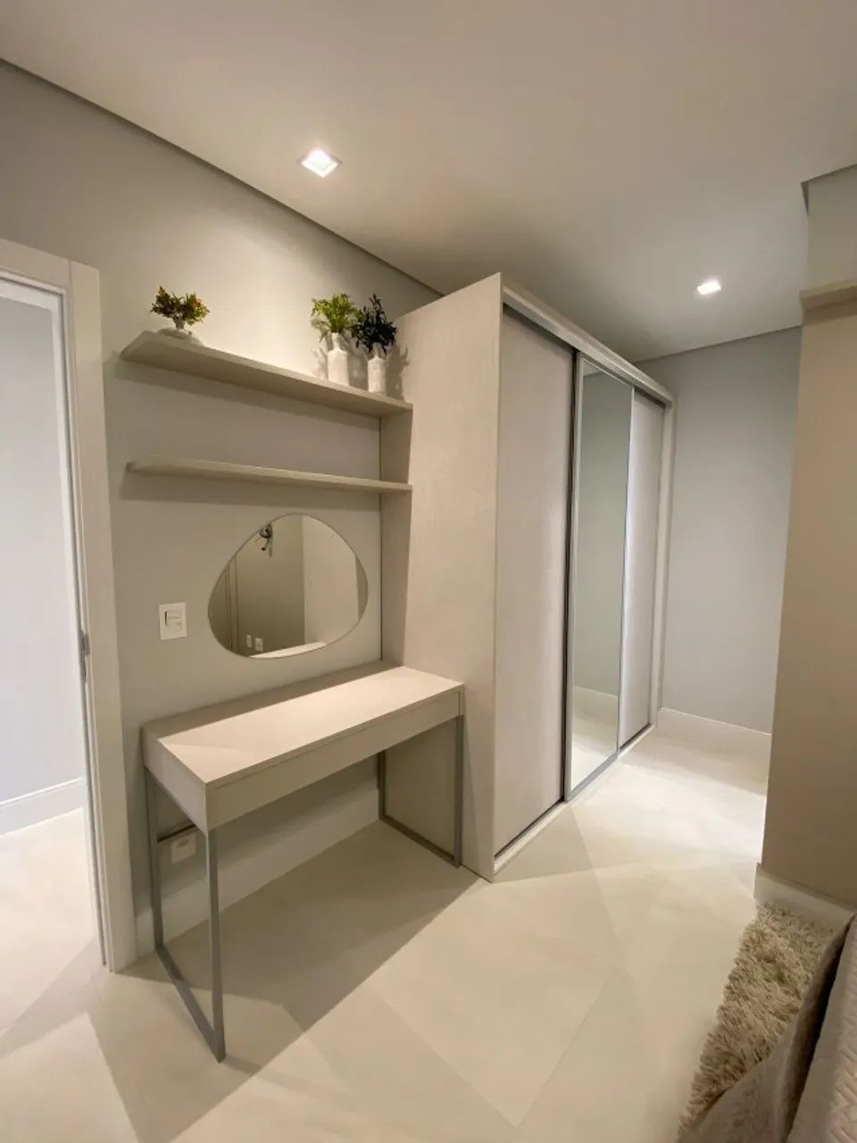 MOBILIADO E DECORADO 4 dorm, 3 bwc, 2 vg, pronta para morar com lazer completo - Foto 5