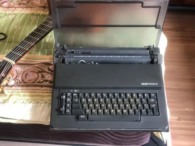 Maquina de Escrever Olivetti Praxis 20 Eletrica - Trocas - Foto 3