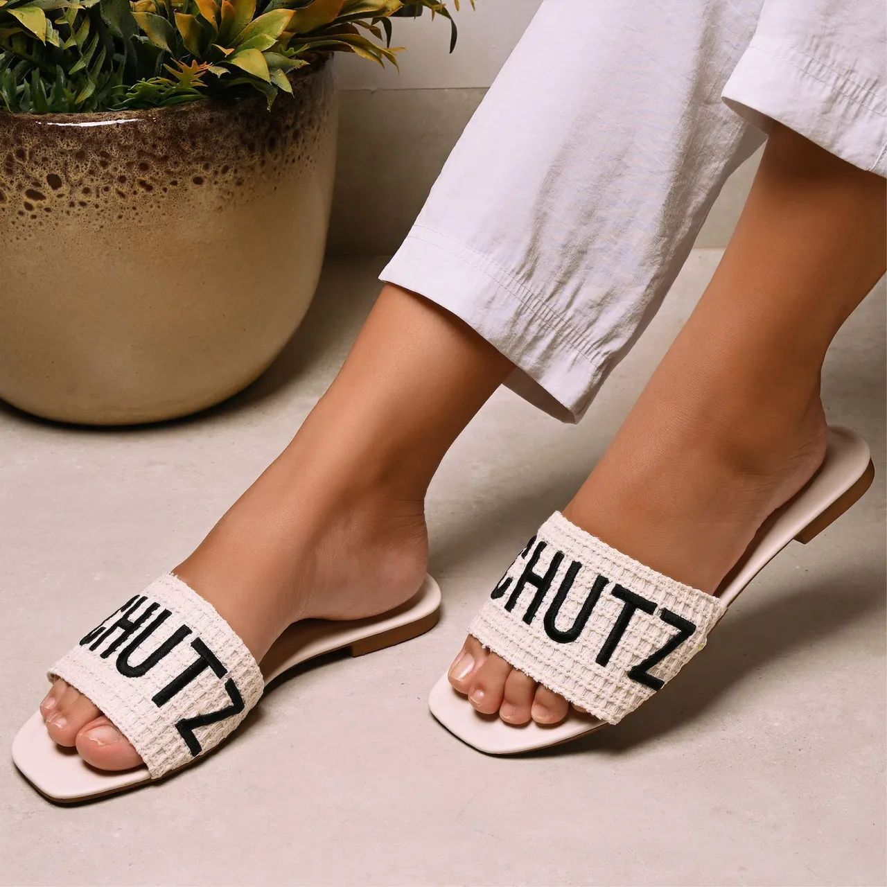 Sandalia schutz  no atacado - Foto 4
