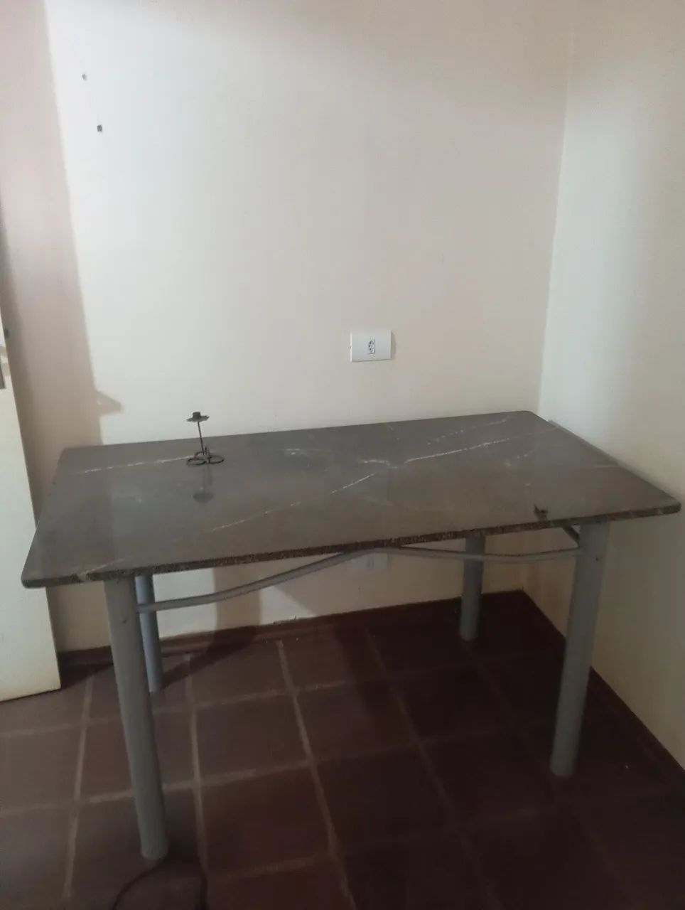 Mesa tampo de granito